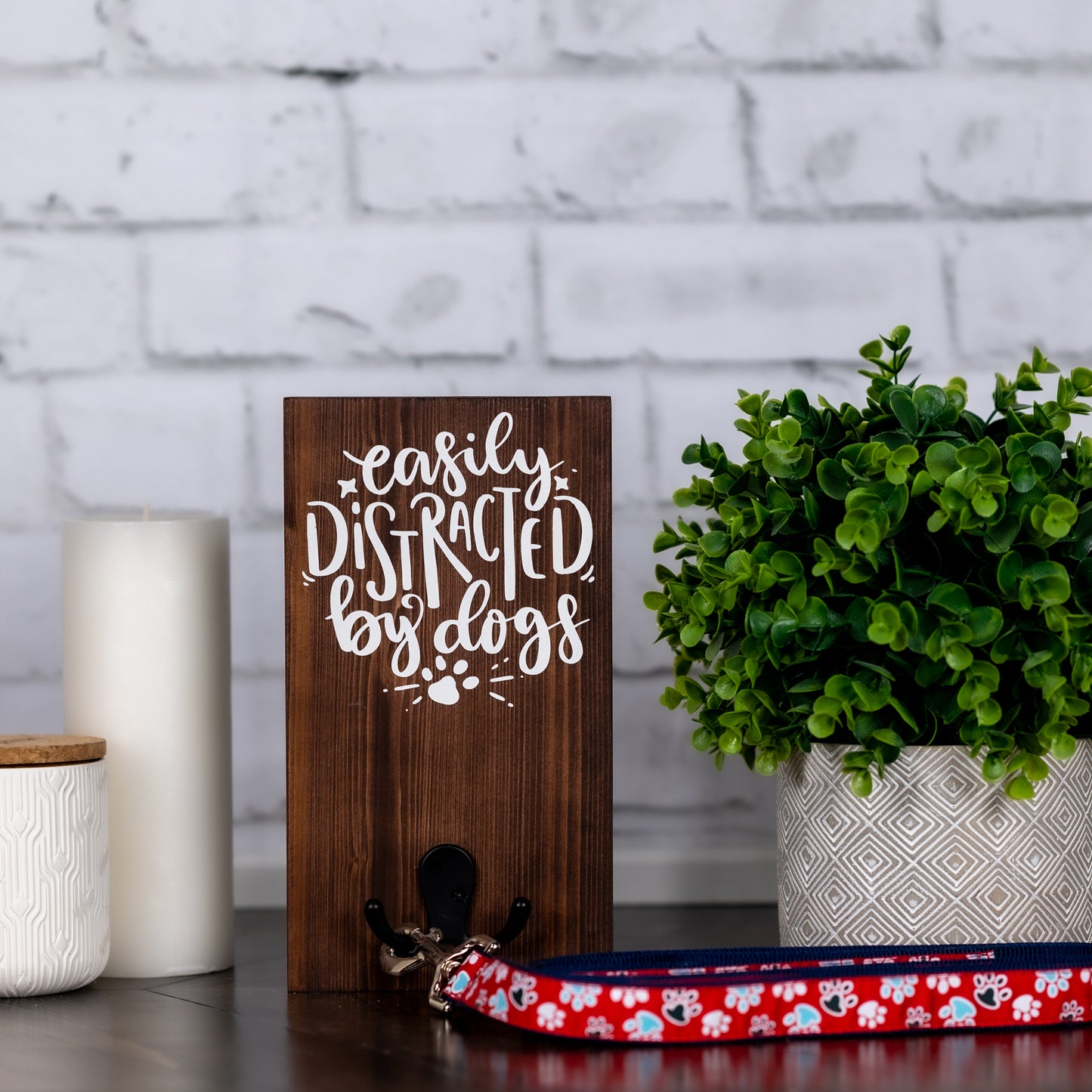 easily distracted by dogs ~ dog leash holder